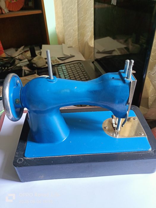 Детская швейна машинка.
