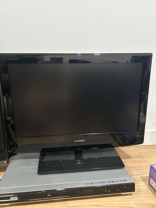 Tv pequena retangular