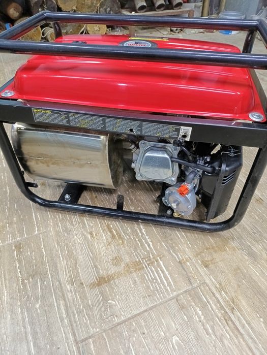 Бензиновый генератор HECHT GG 2500