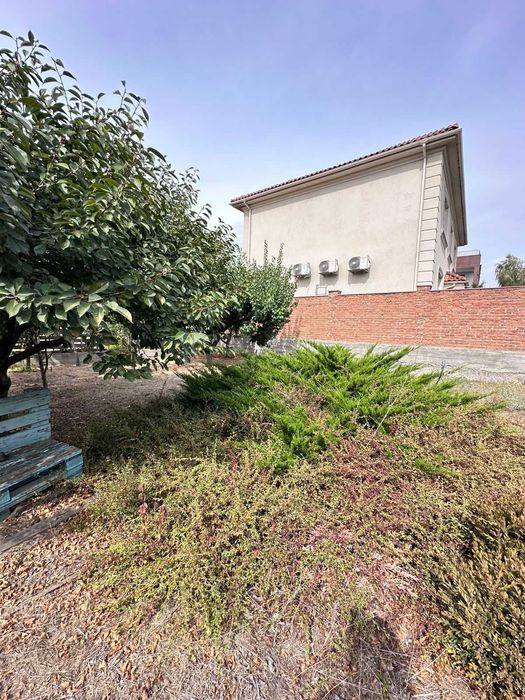 Дом из красного кирпича в Совиньоне — кто ценит качество и комфорт!