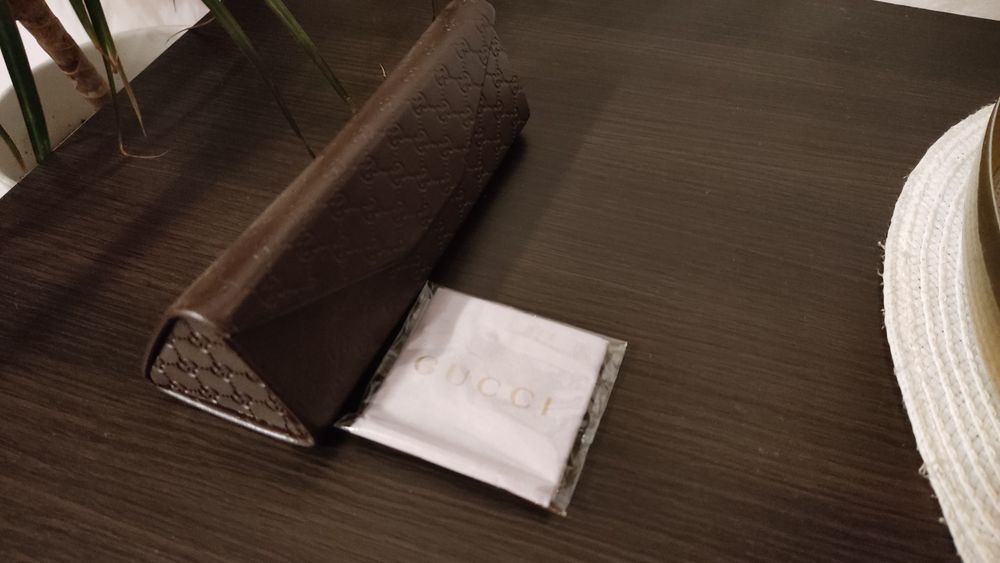 Etui futerał do okularów marki Gucci