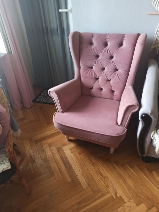 Sprzedam fotel uszak brudny róż