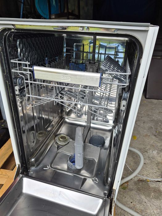 Sprzedam zmywarkę Beko 45 cm model DFS29030W.