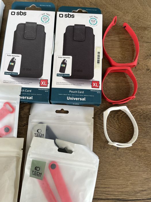 Sprzedam akcesoria to telefonow, paski mi band, to co na zdjeciach.