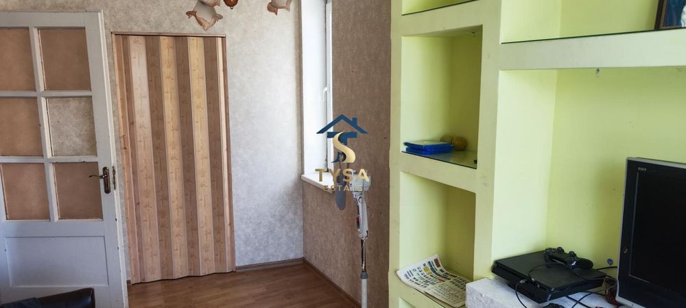 Великий будинок у Тячеві: 210 м², 7 соток, гараж та всі комунікації