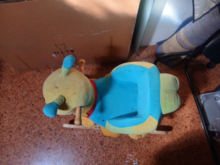 Brinquedos criança, triciclo, minhoca, carrinho.