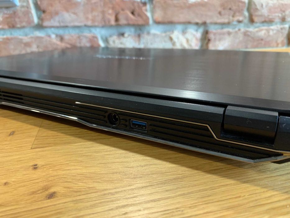 Hyperbook SL701 17.3" i7 6700HQ 32gb RAM 500GB SSD GTX 970m 6GB