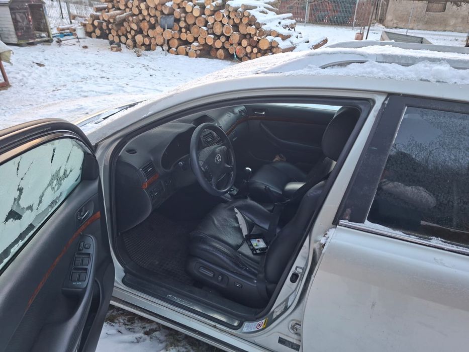 Sprzedam Toyotę Avensis