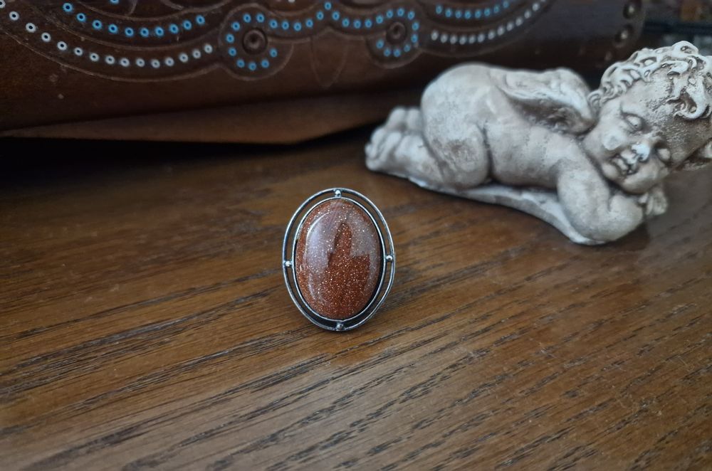 Буси і перстень з авантюрину