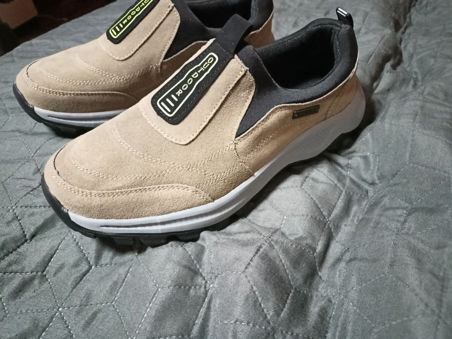 Чоловічі кросівки, мокасини