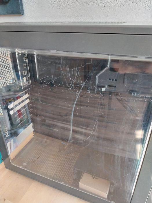 Torre Fractal Design Focus G cinza/preta