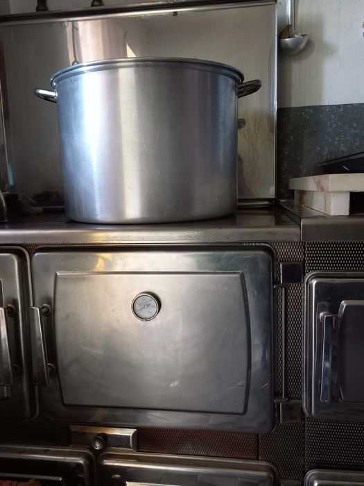 Panela com 30cm altura por 40cm de diâmetro