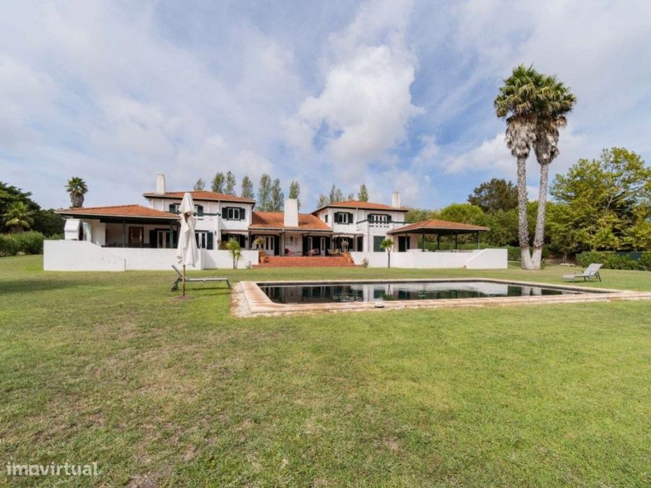 Moradia T7 para arrendamento com jardim e piscina em Galamares, Sintra