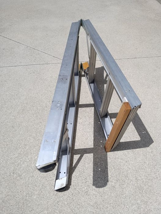 Escada dobrável para autocaravana
Escada dobrável com borracha antider