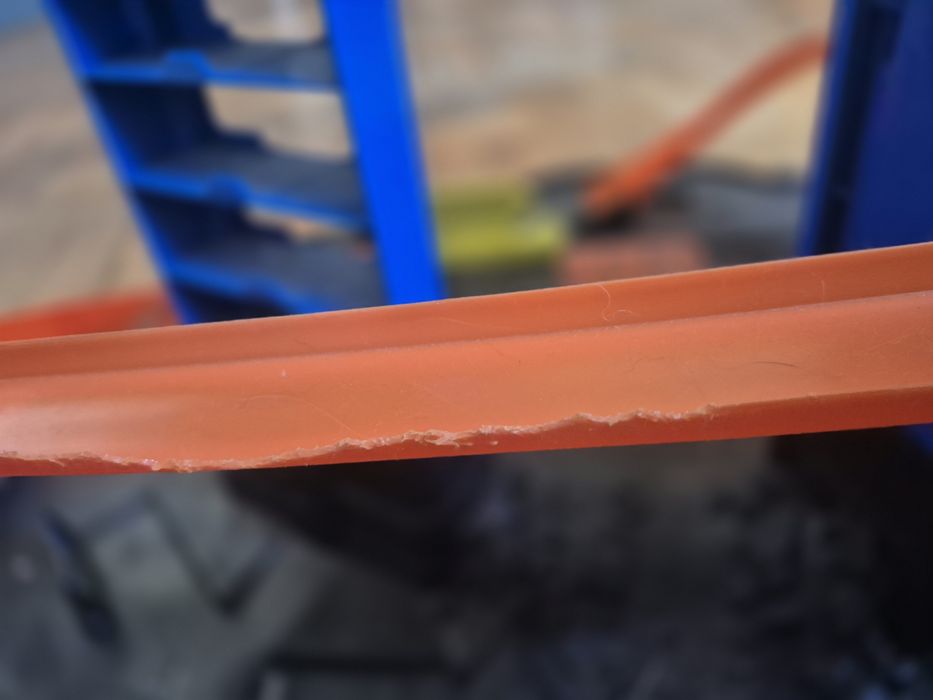 Zestaw Mattel Hot Wheels City  Mega Garaż Atak Dinozaura T-Rex