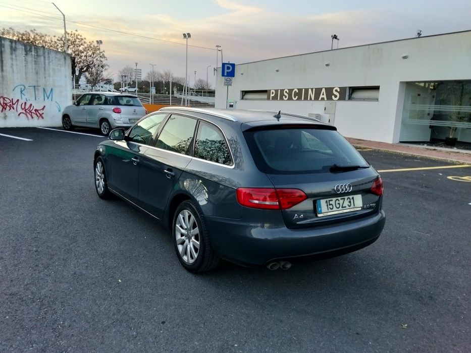 Audi A4 Avant 2.0TDI B8 em estado novo.