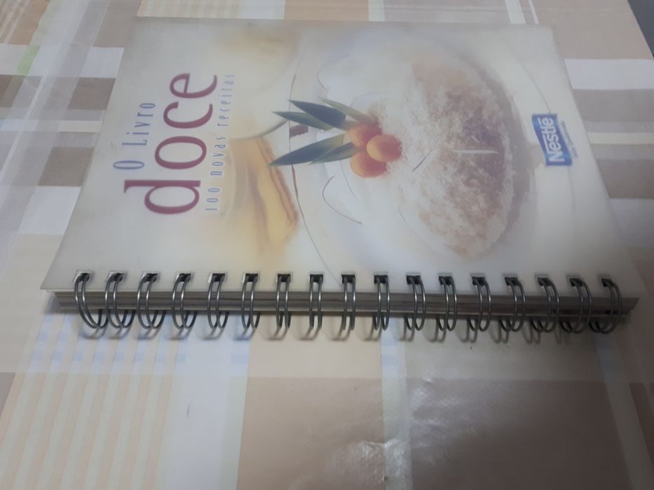 Livro de sobremesas com leite condensado