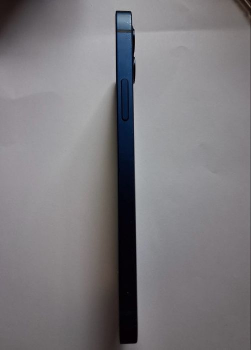 Granatowy iphone 12
