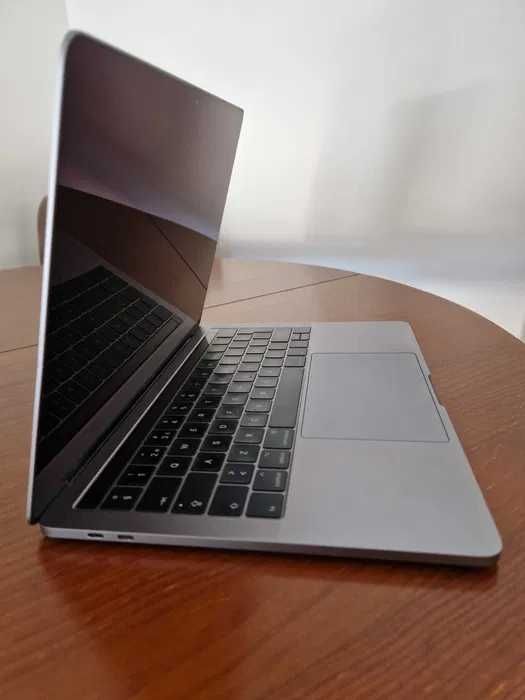 MacBook Pro 13" 2017 Touch Bar - 16GB / 1 TB / i7