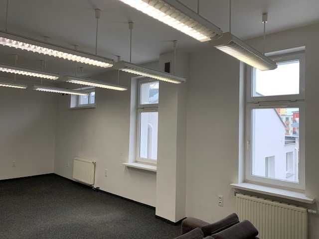 Do wynajęcia - biuro 36,8 m² woda, ścieki. Centrum Piły.