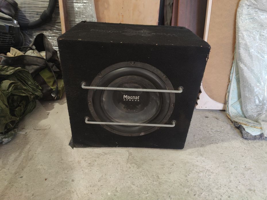 Автомагнитола и саб, цена договорная  халявщиков просьба даже не писат