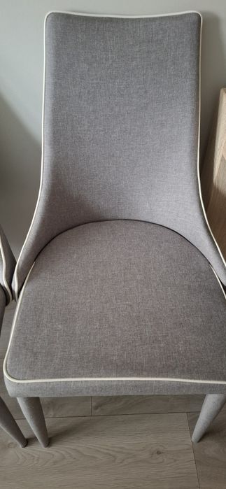 Krzesła szare z białą lamówką
