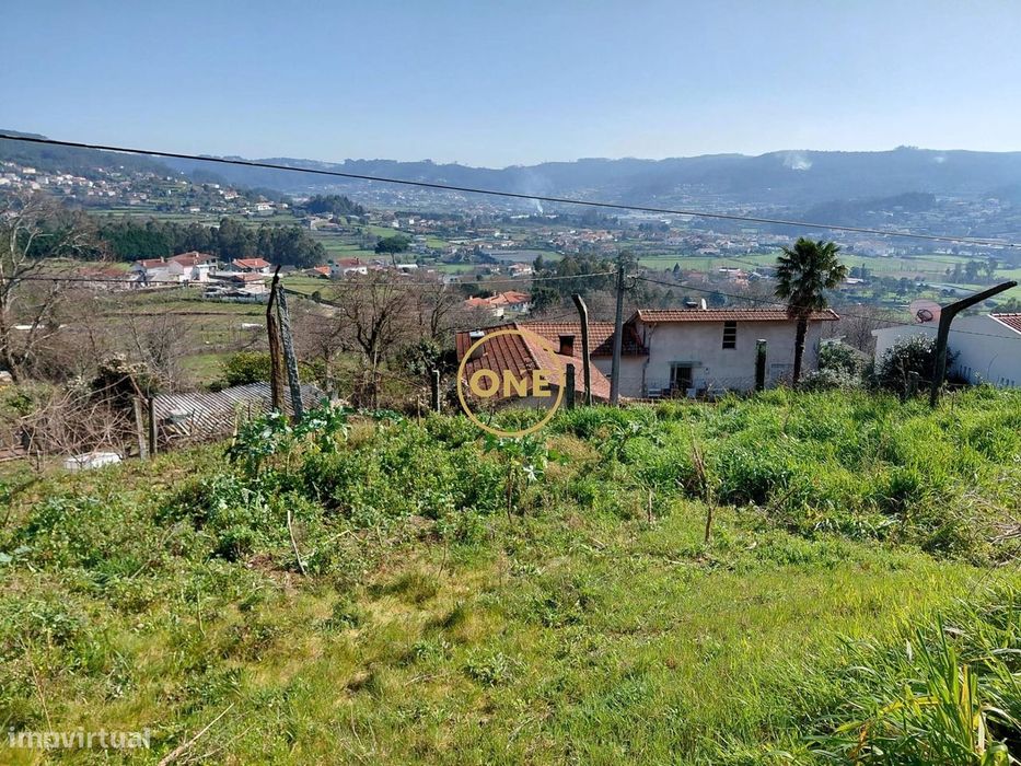 Local Calmo, Perto de Tudo: Terreno de 550 m2 em Cruz