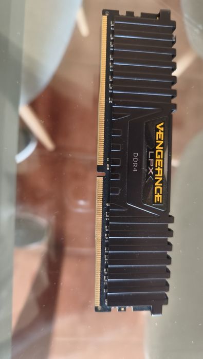 Memória RAM Corsair vengrance lpx ddr4 2x8