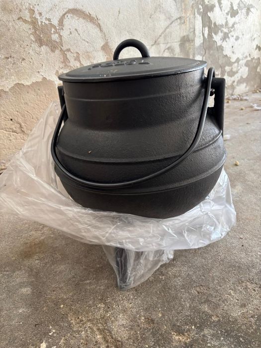 Panela de Ferro Fundido 25L (Trípode)