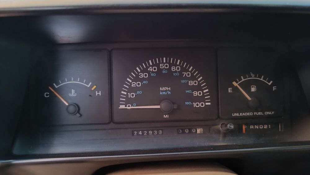 Автомобіль Plymouth Voyager
