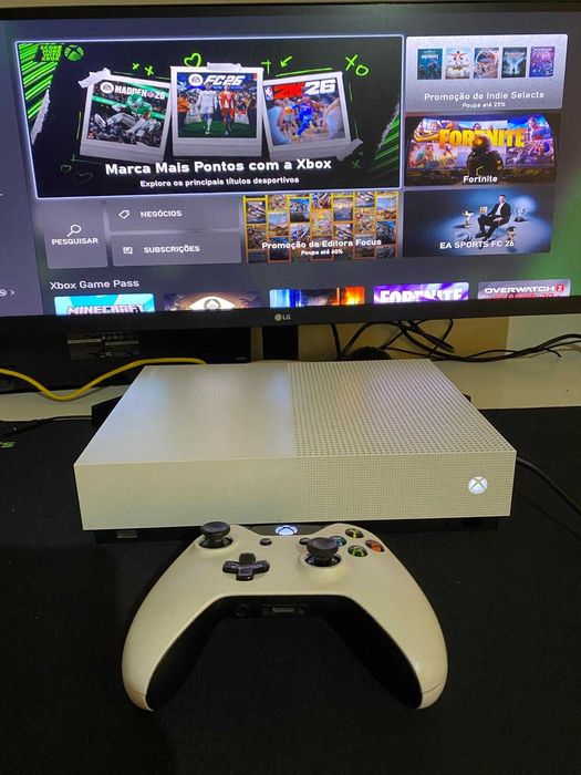 Xbox One S 1TB – Completa na caixa