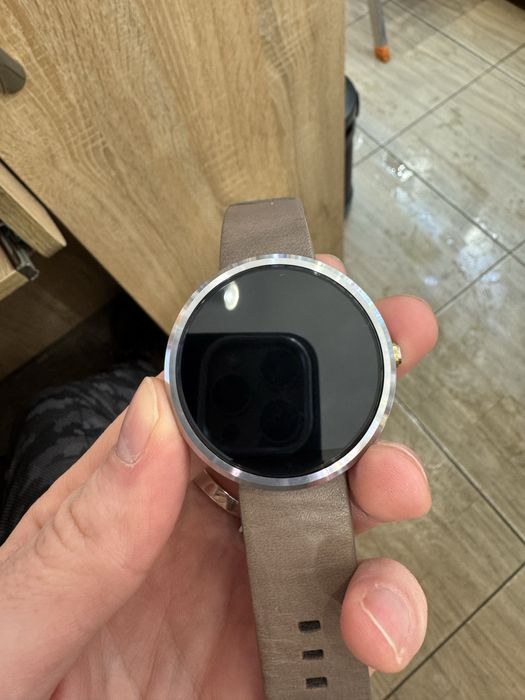 Смарт часы moto 360.