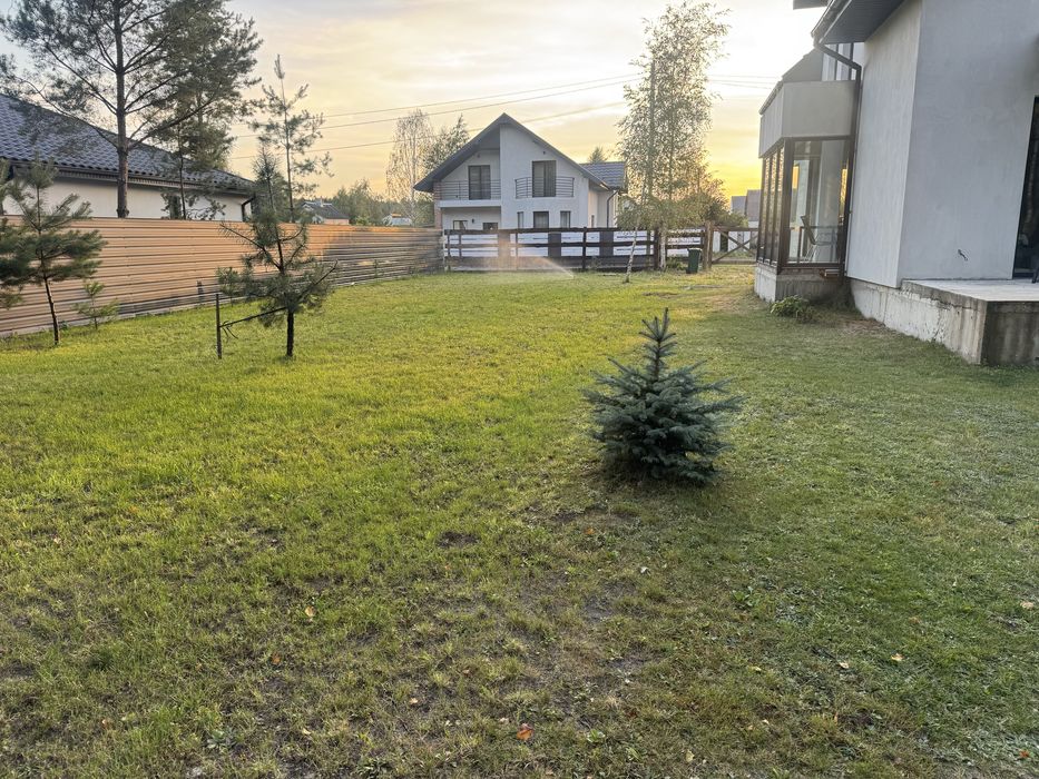 Будинок біля лісу