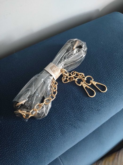 Elegancka nowa czarna torebka - kuferek