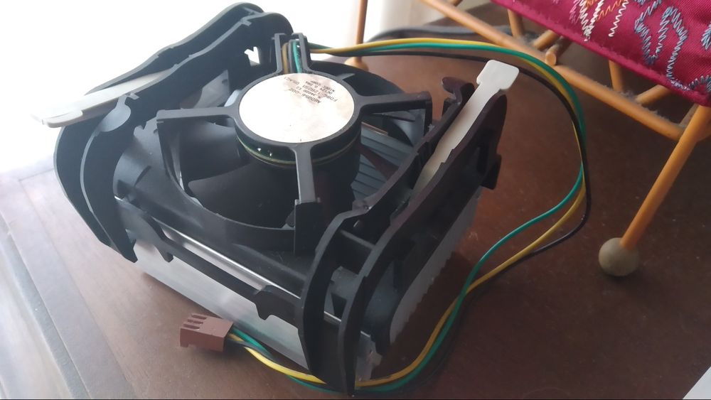 Intel Cooler for Slot 47864585122988545122