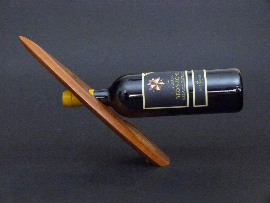 porta garrafas com design exclusivo em mogno maciço do brasil