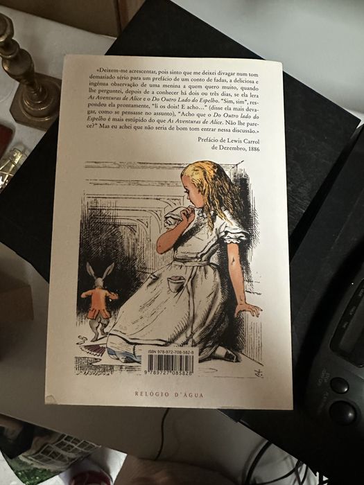 livro alice no pais das maravilhas