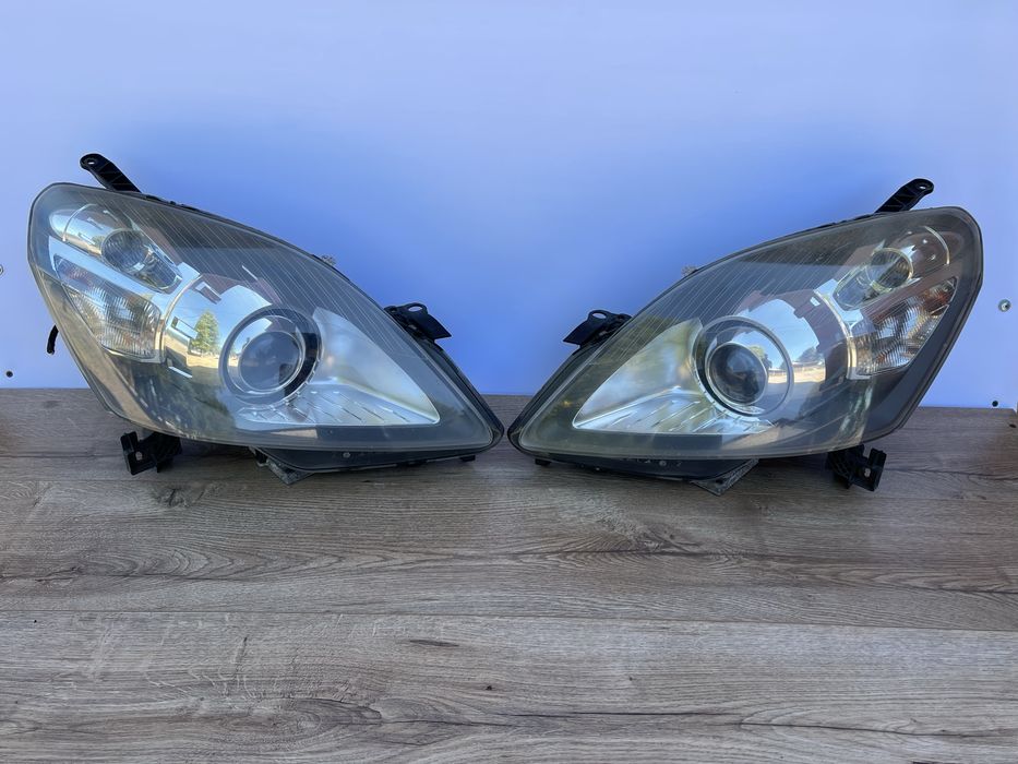 Фари передні Opel Zafira B XENON фара Опель Зафіра Б