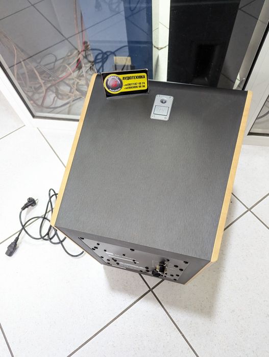 Активный сабвуфер JBL ES150/230. НЧ-25см. 300 Вт. Вес 16кг. USA