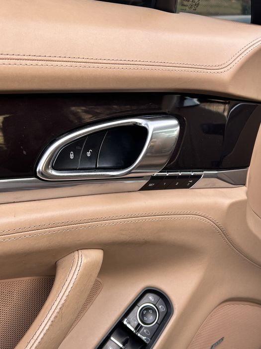 В продажі шикарний Porsche Panamera S (гібрід)