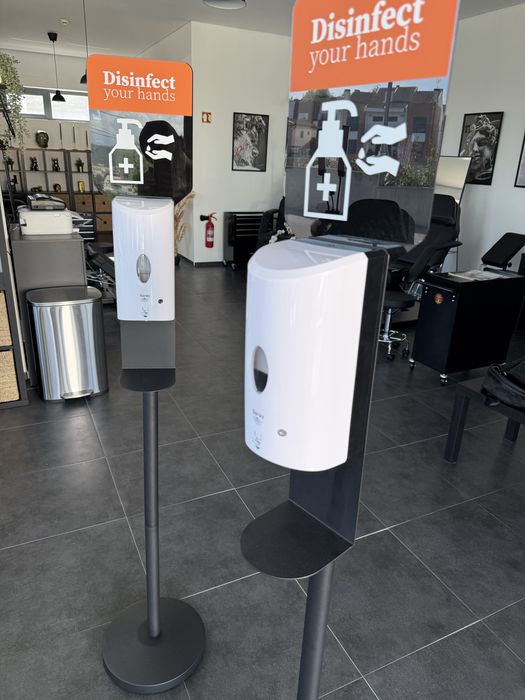 Dispensador automático de desinfetante de mãos de pé novos