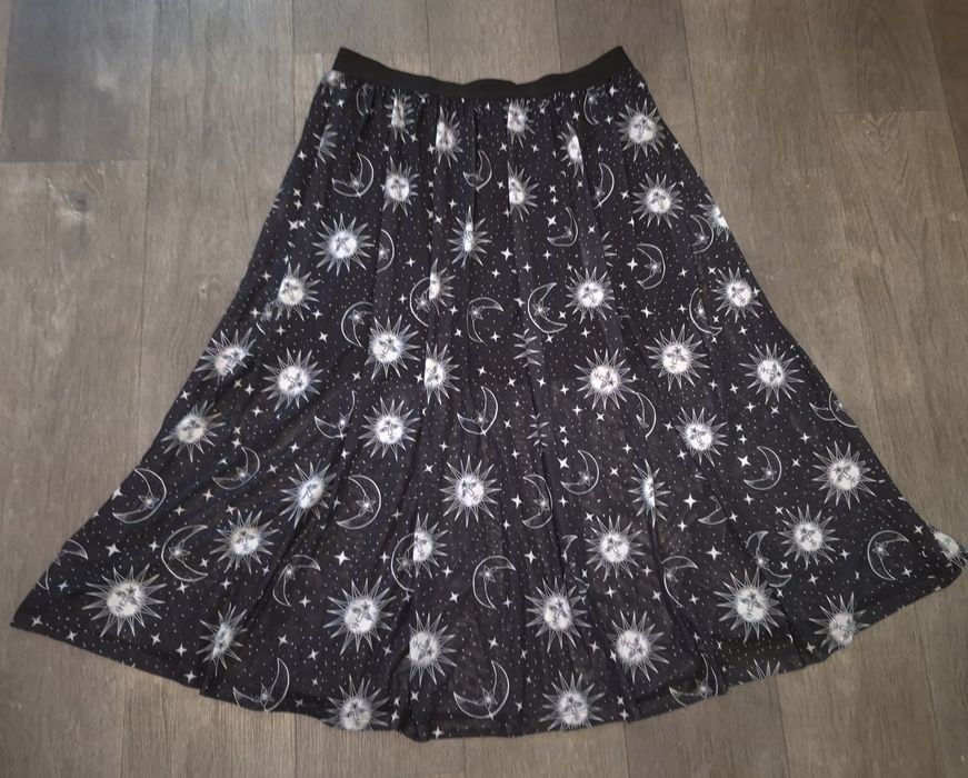 Чорно-біла міді спідниця в готичному стилі принт сонце і місяць