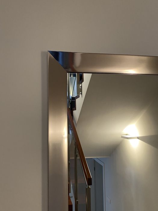 Srebrne lustro duże do przedpokoju