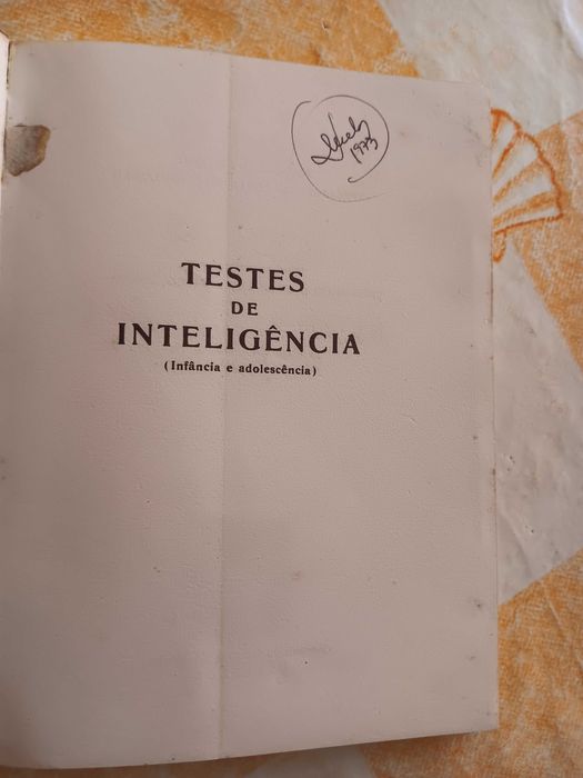 Livro ""Testes de Inteligência" - Ler descrição