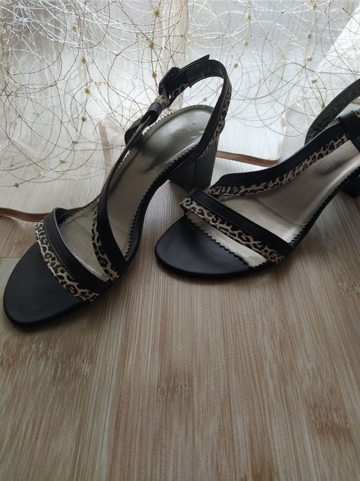 Шкіряні босоніжки