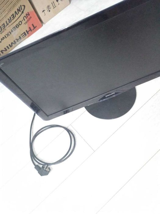 Монітор Philips  23.6" Full HD