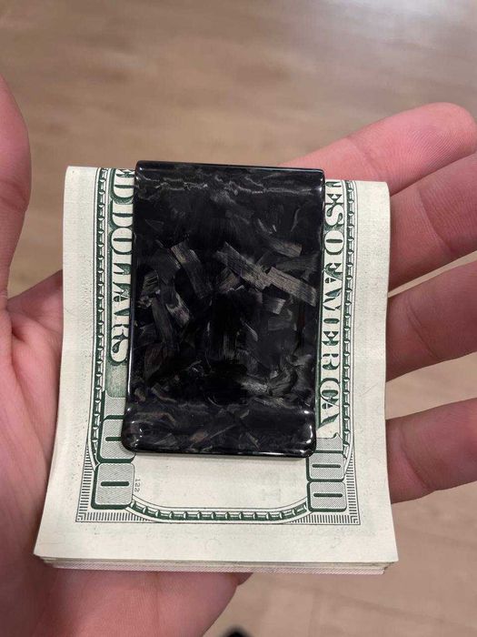 Зажим для денег из кованого углеродного волокна. Карбоновый зажим