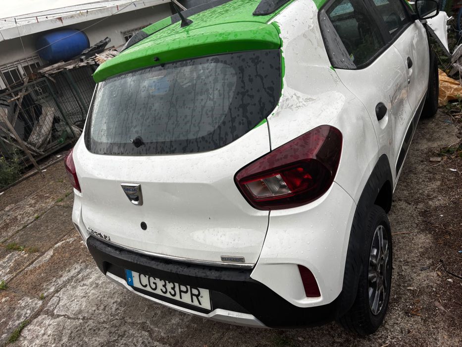 Dacia spring avariado