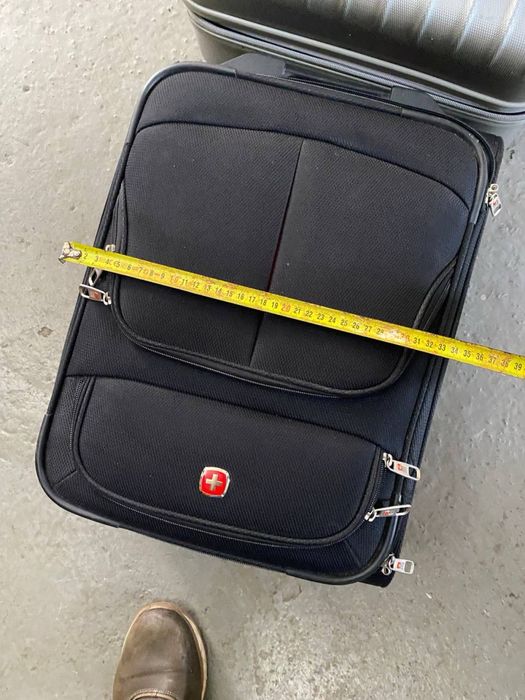 Продам валізи, чемодани