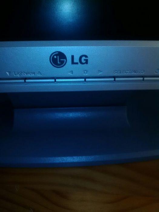 Monitor 15'' LG flatiron